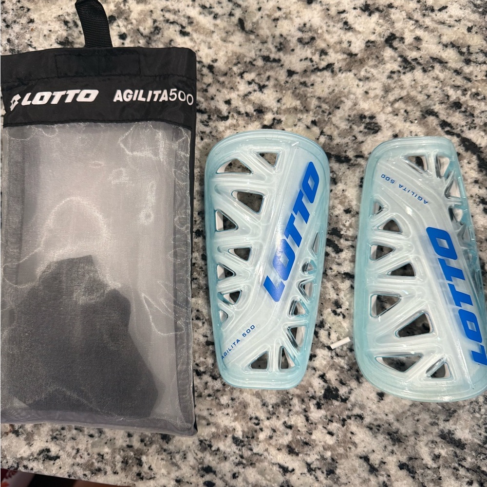 Lotto Agility 500 Shin Guards in Light Blue